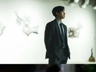 Nam diễn viên Choo Young Woo tiếp tục làm việc trong hai thể loại phim khác nhau, từ phim đen "The Square" đến phim lãng mạn dành cho tuổi trẻ "The Shrine Maiden and the Stars"