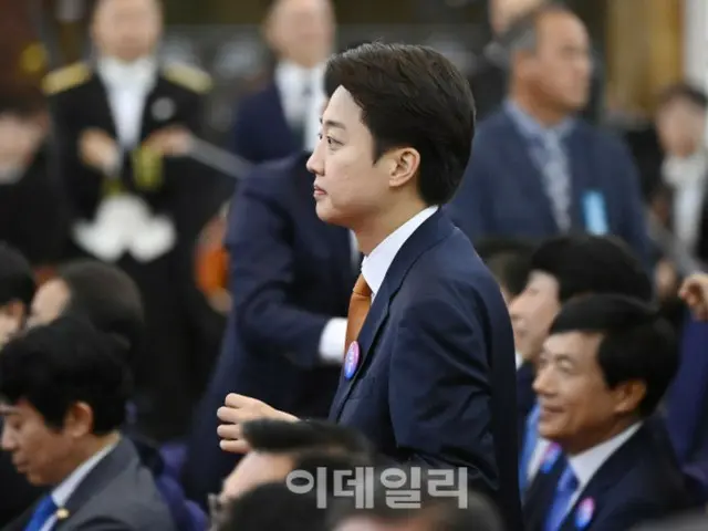 Lý do Dân biểu Lee Jun-seok tham dự lễ nhậm chức của Tổng thống Lee Jae-myung - Truyền thông Hàn Quốc