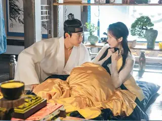 Seohyun (Girls' Generation) thức dậy trong phòng ngủ của Tacyeon (2PM)... Ảnh tĩnh "Tôi đã trải nghiệm lần đầu tiên của vai chính" được tiết lộ