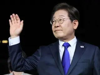Phiên tòa xét xử Tổng thống Hàn Quốc Lee bị hoãn liên tiếp = Căn cứ cho quyết định của tòa án là "quyền miễn truy tố" theo Điều 84 Hiến pháp