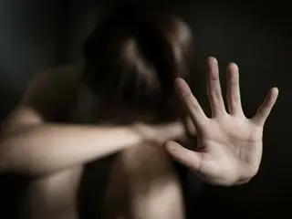 Một phụ nữ ngoài 20 tuổi khỏa thân bước vào phòng tắm nam... thủ phạm đổ lỗi cho người phụ nữ "đổi dấu hiệu giới tính" = Hàn Quốc