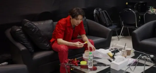 元助教「BTS」J-HOPE＆大尉のマネージャー、しっかりとした“ケミ”…公演前のルーティンからリアルな舞台裏まで＝「全知的おせっかい視点」