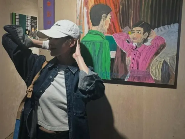 IU, Ae Seung giữ lời hứa... Thăm các nghệ sĩ đã vẽ bức tranh "Cảm ơn vì đã vất vả"