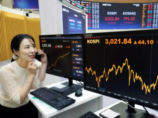 Chỉ số KOSPI vượt mốc 3.000... Tổng thống Lee "mở đường tới kỷ nguyên 5.000"