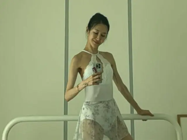 Vợ của nam diễn viên Uhm Tae Woong, Yoon Hae Jin, khoe vóc dáng thon thả qua bộ môn ballet... "Mảnh mai & Xinh đẹp"