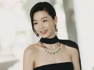 Nữ diễn viên Jeon Ji Hee-yeon quyến rũ Barcelona với thần thái tràn đầy sức sống... Cô ấy thanh lịch đến mức có thể diện bất kỳ trang phục nào