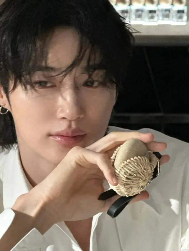 ビョン・ウソク、リングのピアスでセクシーな魅力…漫画の主人公のようなビジュアル