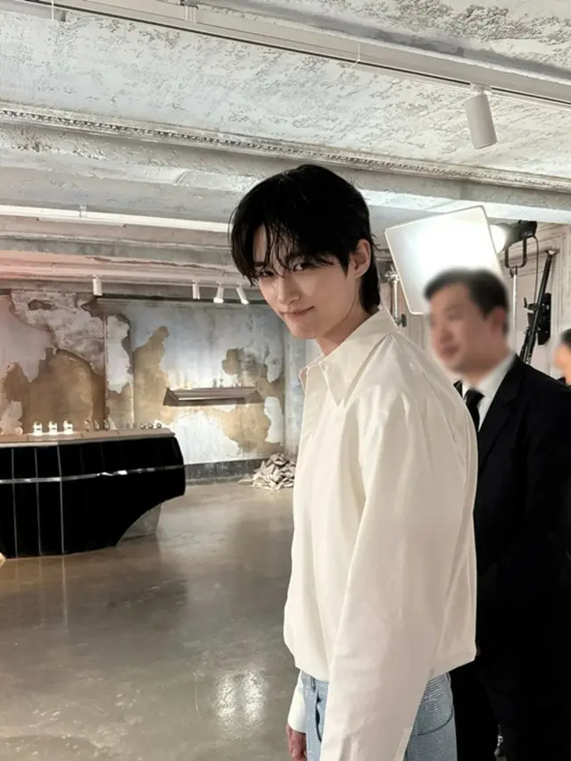 ビョン・ウソク、リングのピアスでセクシーな魅力…漫画の主人公のようなビジュアル02