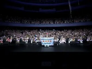 BAEKHYUN của EXO đã hoàn thành thành công các buổi hòa nhạc ở New York và Chicago... Bắt đầu chuyến lưu diễn ở Hoa Kỳ