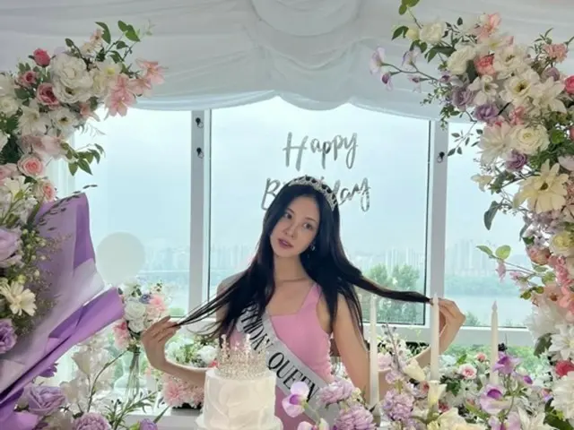 Seohyun (Girls' Generation) tung bộ ảnh tuyệt đẹp mừng sinh nhật...Vẻ đẹp thanh thoát với vòng eo thon gọn