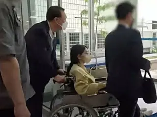 "Tại sao cô ấy lại ngồi xe lăn?" Vợ của Kim Joon-hee, người đã xuất viện, hỏi: "Có liên quan đến chứng trầm cảm không?" - Truyền thông Hàn Quốc