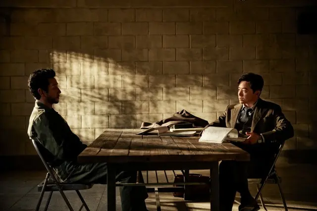 チュ・チャンミン監督×チョ・ジョンソク×イ・ソンギュン×ユ・ジェミョンの最新作『大統領暗殺裁判　16日間の真実』、場面写真を解禁！