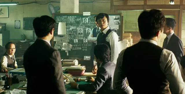 チュ・チャンミン監督×チョ・ジョンソク×イ・ソンギュン×ユ・ジェミョンの最新作『大統領暗殺裁判　16日間の真実』、場面写真を解禁！7