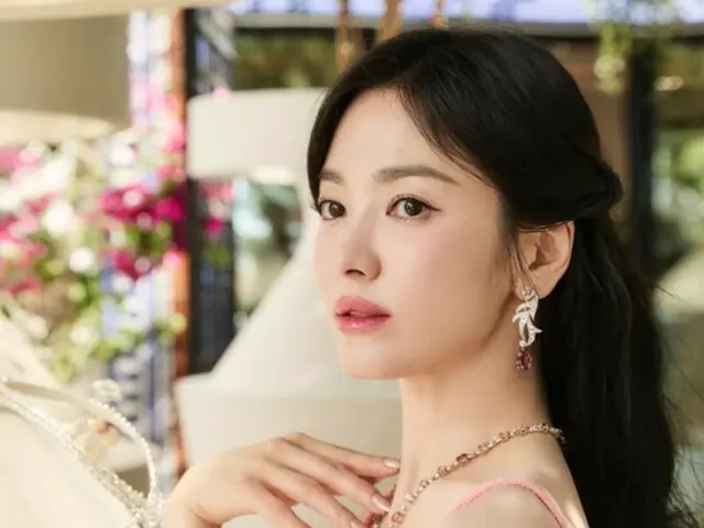 Song Hye Kyo, công chúa của đất nước hoa hồng? Vẻ đẹp của cô ấy khiến ngay cả đồ trang sức cũng trở nên nhạt nhòa khi so sánh