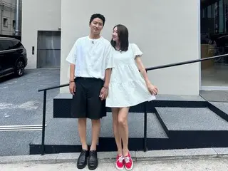 Diễn viên In Gyo Jin và So Yi Hyun, bức ảnh cặp đôi không thể cưỡng lại ngay cả trong cái nóng thiêu đốt... Một "cặp đôi tình tứ" trong nháy mắt
