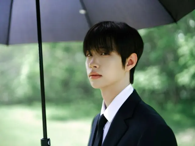 Những bức ảnh concept "CLOSE YOUR EYES" và "Snowy Summer" cho thấy phong cách suit hoàn hảo