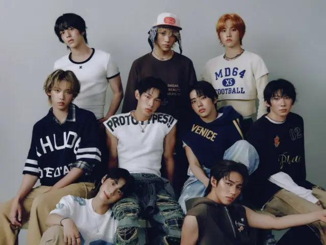 Nhóm nhạc nam mới "AHOF" bán được 300.000 bản album đầu tay...đại diện công ty quản lý: "Cảm ơn vì thành tích vượt quá mong đợi của chúng tôi"