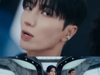 ♪Bạn và tôi đang vươn lên trong "Chế độ nhanh"... "SUPER JUNIOR" mang đến... một "kỷ niệm 20 năm ra mắt" rực rỡ