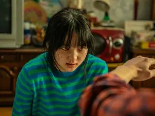 Choi Yuri toát lên vẻ quyến rũ đáng yêu khi vào vai một cô con gái trở thành thây ma trong bộ phim "Con gái tôi trở thành thây ma"