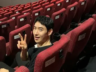 Lee Je Hoon, nam diễn viên hàng đầu xuất hiện tại ga tàu điện ngầm... Một bức ảnh của anh tại sự kiện sinh nhật đã được một người hâm mộ xác nhận
