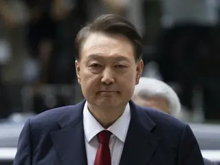 Cựu Tổng thống Yoon bị đưa đến Trại giam Seoul với số hiệu giam giữ "3617"... Ông bị giam trong một phòng giam rộng 6,6 mét vuông chỉ có một chiếc quạt điện (Hàn Quốc)