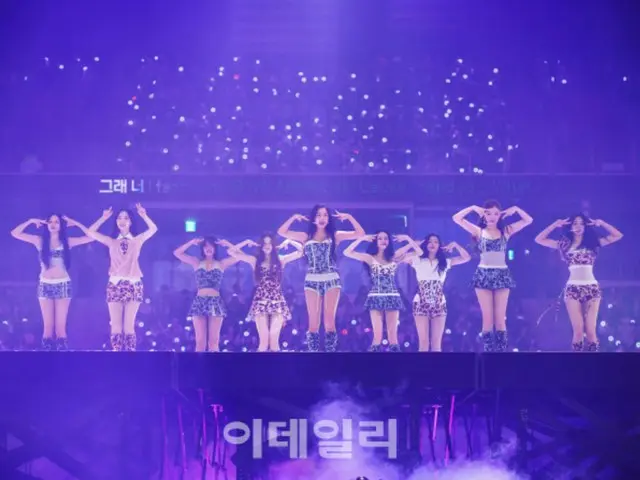 "TWICE" khởi động chuyến lưu diễn vòng quanh thế giới... Sân khấu mở và các tiết mục biểu diễn ngoạn mục làm tăng thêm sự đắm chìm