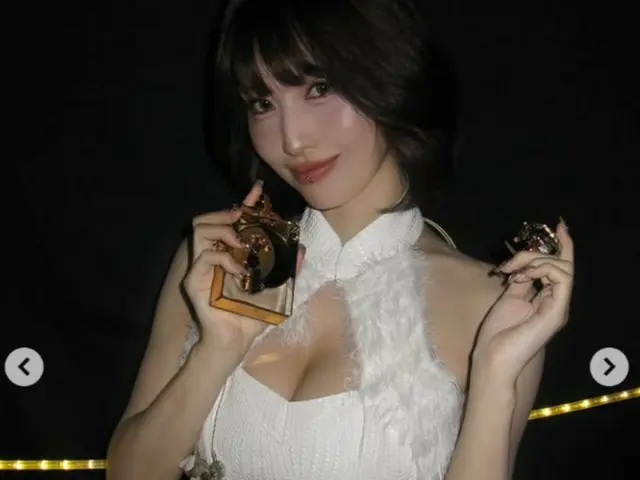"TWICE" Momo sở hữu vòng 1 gợi cảm... Quyến rũ đến mê hồn