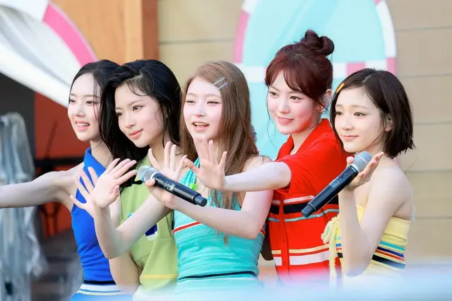 「KiiiKiii」、ウォーターパーティーでファンと共に涼しい夏を過ごす