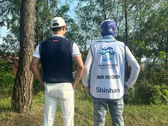 "SHINee" Minho rất vui mừng khi được trở thành caddie cá nhân đầu tiên của anh ấy... "TVXQ" Changmin bình luận, "Thật tuyệt vời, cười lớn"