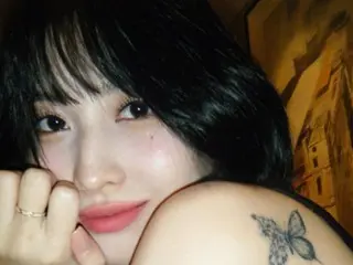 "TWICE" Momo tràn đầy tự tin trong những bức ảnh siêu cận cảnh ... Cô nàng còn toát lên vẻ quyến rũ hông với những hình xăm của mình