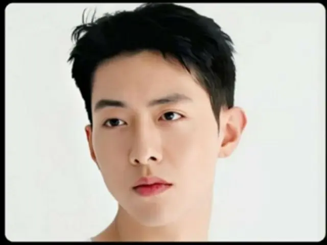 "CNBLUE" Lee Jung Shin xấu hổ vì bị rò rỉ ảnh khỏa thân thời thơ ấu