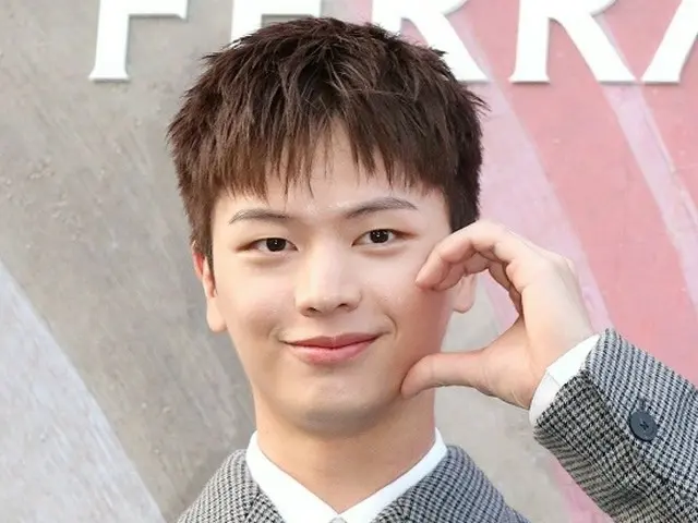 [Ảnh] "BTOB" Sungjae tham dự sự kiện thời trang...Trái tim má dễ thương