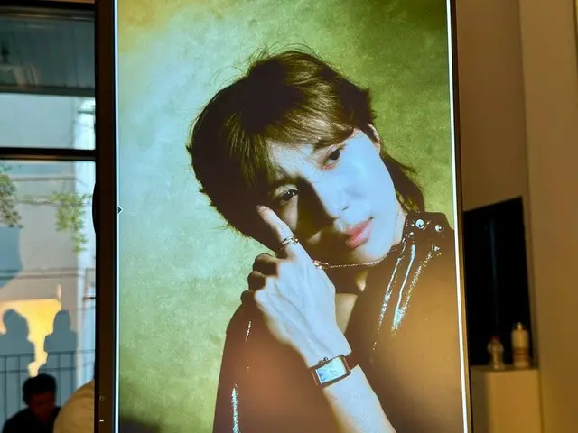 "SHINee" Taemin tung ảnh hậu trường buổi chụp hình với "Cartier"...Người viết lời Kim In-ah "Tôi không thể nhìn thấy đồng hồ vì khuôn mặt của mình"