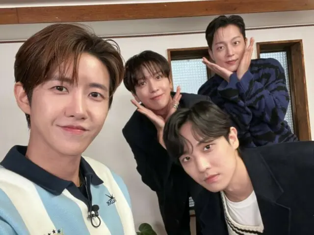 "CNBLUE" Jung Yong Hwa, Kwanghee (ZE:A) & Yun Doo Jun (Highlight) & Lee Jun cùng nhau chụp ảnh thân thiện... Đám cưới các chàng trai tụ tập
 ?