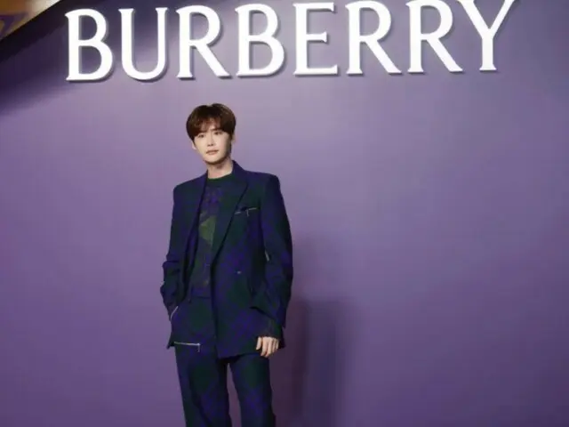 Vóc dáng mảnh khảnh của Lee Jung-seok thu hút sự chú ý... Tham dự sự kiện của Burberry