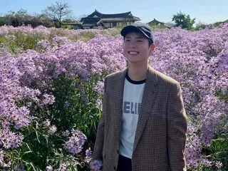 Nam diễn viên Park BoGum, hình ảnh thót tim trong khung cảnh mùa thu yên bình... “BoGum trên hoa”