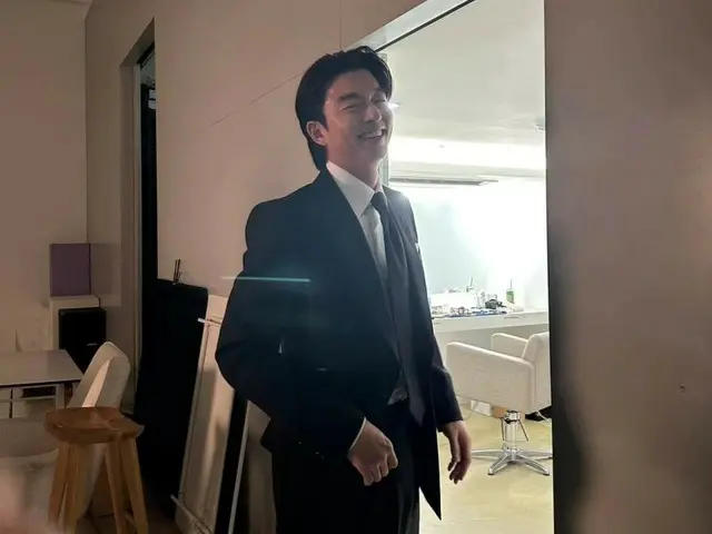 Nam diễn viên Gong Yoo khoe vẻ trưởng thành trong bộ vest đen