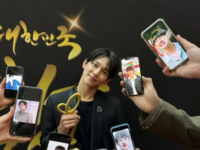 Siwan (ZE:A) nở nụ cười đáng yêu sau lễ trao giải 2023 Korean Popular Culture and Arts Awards