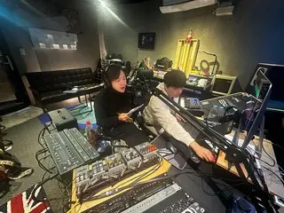 Jang Keun Suk tung ảnh đang sáng tác ca khúc cho ban nhạc "CHIMIRO"