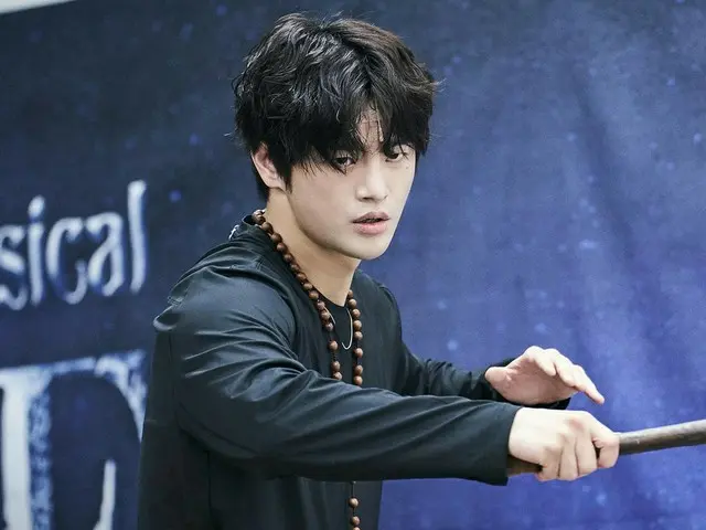 Seo In Guk tiết lộ cảnh diễn tập vở nhạc kịch "Bá tước Monte Cristo"... nhìn nghiêm túc