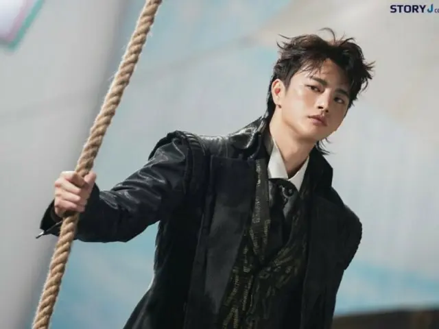 Seo In Guk, “thần thái rực lửa” bùng nổ! Hậu trường quay poster "Bá tước Monte Cristo" (có video)