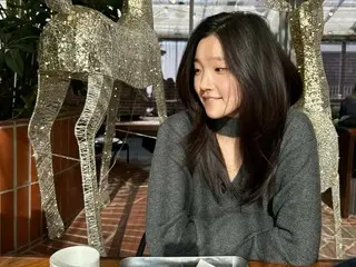 Nữ diễn viên Park SoDam, cuộc sống đời thường tự nhiên ở quán cà phê... bầu không khí dễ chịu trong bộ đồ dệt kim màu xám