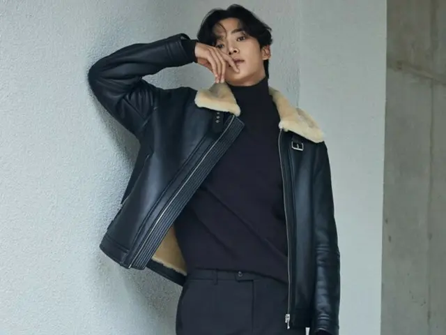 Rowoon của SF9 mặc áo khoác da sang trọng... Tạo dáng đời thường rất sexy