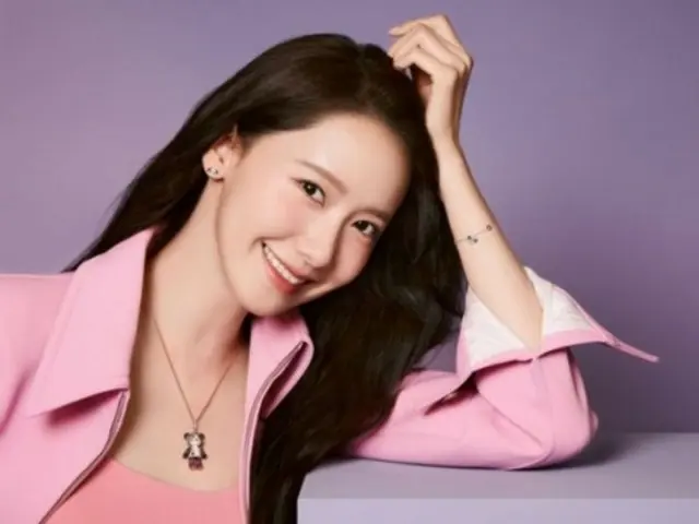 Yoona (SNSD), nụ cười đáng yêu trong bộ ảnh trang sức mùa đông... “Công chúa hồng”