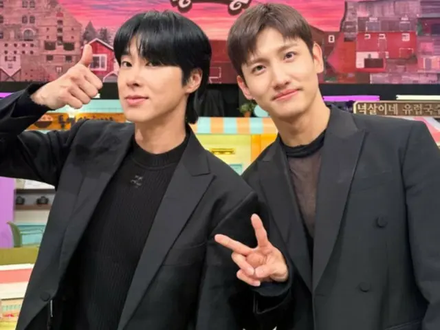 PR "TVXQ" với tạo dáng dễ thương trong thời trang toàn màu đen! YunHo: “Trong cuộc phỏng vấn ngày hôm nay, Changmin thực tế và có óc phân tích và tôi theo bản năng sẽ phối hợp ăn ý với nhau.
 chim cốc"