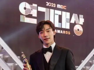 Nam diễn viên Woo DoHwan đã giành được giải thưởng lớn tại MBC Drama Awards... “Diễn xuất là một nghề khó duy trì.”