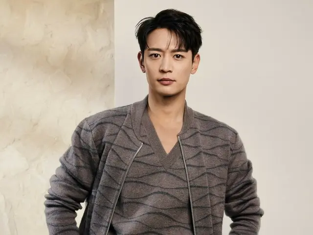 "SHINee" Minho tung ra bức ảnh ống đồng trong bộ sưu tập nam "23 FW" của Emporio Armani...Tỏ ra một vẻ quyến rũ bảnh bao