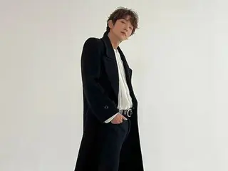 Lee Jun Ki toát lên thần thái trong chiếc áo khoác đen dài... Diện đồ như hoàng tử