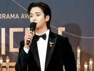 Ro Woon tung loạt ảnh hậu trường của KBS Drama Awards năm ngoái... "Quà năm mới đã đến"