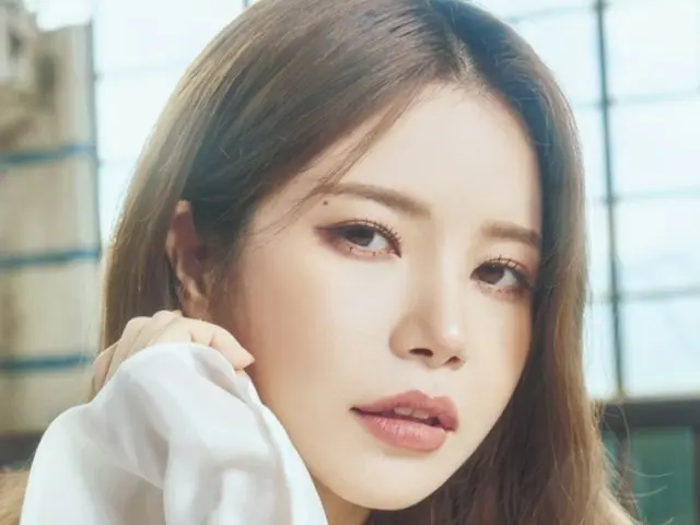 "MAMAMOO" Solar tung ảnh concept váy trắng tinh khôi... Ánh mắt dịu dàng của cô báo trước sự cộng hưởng sâu sắc